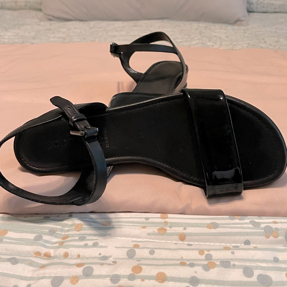 Eccos sz 38 US sz 7.5 Black Patent leather